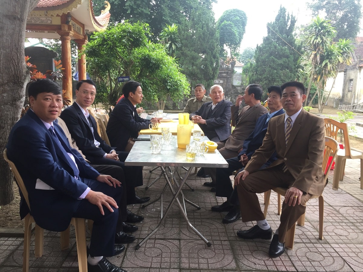 Nhà văn Phùng Văn Khai và các bạn văn
