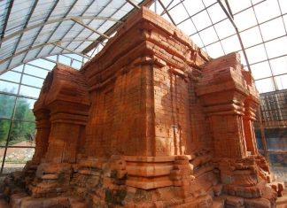 Tháp Phú Diên, di sản kiến trúc quý ở Thừa Thiên Huế Tháp Phú Diên, di sản kiến trúc quý ở Thừa Thiên Huế