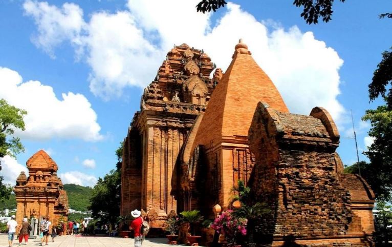 Tháp Ponagar - điểm du lịch văn hóa độc đáo tại thành phố biển Nha Trang