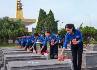 Tuổi trẻ cả nước thắp nến tri ân các Anh hùng liệt sỹ Tuổi trẻ cả nước thắp nến tri ân các Anh hùng liệt sỹ