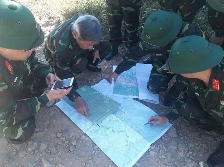 Các cựu chiến binh phối hợp các đơn vị quân đội tìm kiếm hài cốt liệt sĩ tại Tây Nguyên.