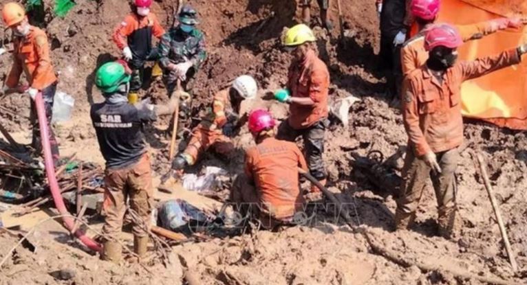 Vụ lở đất tại Indonesia khiến 95 người sống sót, 27 người vẫn mất tích