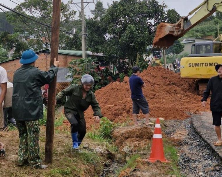 Vụ sạt lở tại Lâm Đồng: Hai người thương vong, Quốc lộ 27 đã thông tuyến