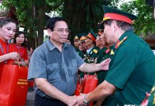 Thủ tướng thăm thương binh, gia đình liệt sỹ tại Thái Nguyên