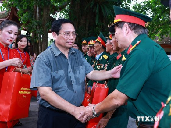 Thủ tướng thăm thương binh, gia đ&igrave;nh liệt sỹ tại Th&aacute;i Nguy&ecirc;n