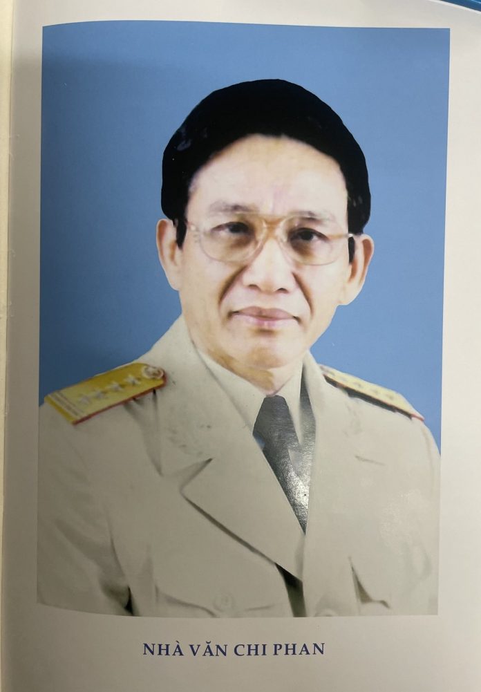 Nhà văn Chi Phan: Những tháng năm xanh mãi - Tác giả: Nhà văn Phùng Văn Khai Nhà văn Chi Phan: Những tháng năm xanh mãi - Tác giả: Nhà văn Phùng Văn Khai