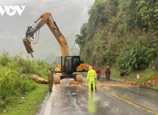 Mưa lớn làm sạt lở hàng trăm khối đất đá, nhiều tuyến đường ở Hòa Bình hư hỏng