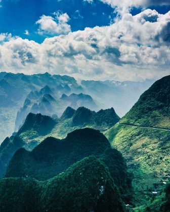 Nhiều t&agrave;i liệu cho rằng, M&atilde; P&igrave; L&egrave;ng hay M&atilde; P&iacute; L&egrave;ng&hellip; đều mang nghĩa &ldquo;sống mũi con ngựa&rdquo;, theo tiếng của đồng b&agrave;o người M&ocirc;ng, n&oacute;i l&ecirc;n sự hiểm trở của con đ&egrave;o n&agrave;y. Ảnh: Phạm Quốc Tiệp