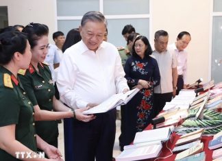 Chủ tịch nước dự Ngày hội toàn dân bảo vệ an ninh Tổ quốc tại phường Cửa Đông Chủ tịch nước dự Ngày hội toàn dân bảo vệ an ninh Tổ quốc tại phường Cửa Đông
