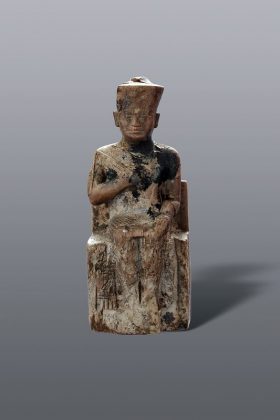 4. Khufu (Cheops): Khufu, c&ograve;n được biết đến với t&ecirc;n Hy Lạp l&agrave; Cheops, l&agrave; pharaoh của vương triều thứ tư v&agrave; l&agrave; người x&acirc;y dựng Đại Kim tự th&aacute;p Giza, một trong bảy kỳ quan của thế giới cổ đại. C&ocirc;ng tr&igrave;nh n&agrave;y thể hiện sự vĩ đại v&agrave; quyền lực của Khufu, đồng thời l&agrave; một trong những c&ocirc;ng tr&igrave;nh kiến tr&uacute;c vĩ đại nhất từng được x&acirc;y dựng. (Ảnh: Egyptian Museum)