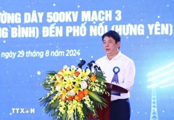 Tổng gi&aacute;m đốc Tập đo&agrave;n Điện lực Việt Nam (EVN) Nguyễn Anh Tuấn ph&aacute;t biểu tại điểm cầu ch&iacute;nh Phố Nối (Hưng Y&ecirc;n).