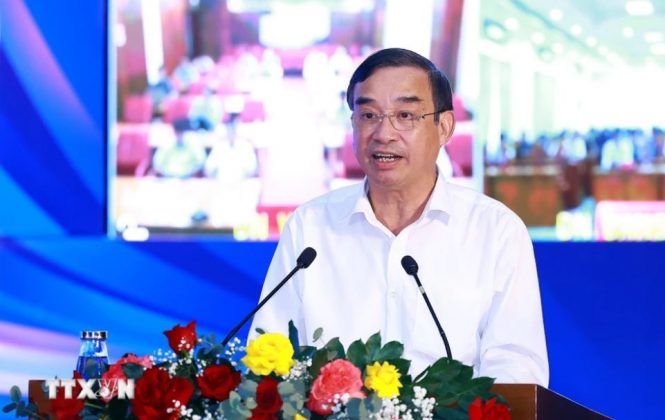 Chủ tịch Ủy ban Nh&acirc;n d&acirc;n th&agrave;nh phố Đ&agrave; Nẵng L&ecirc; Trung Chinh ph&aacute;t biểu khai mạc hội nghị.