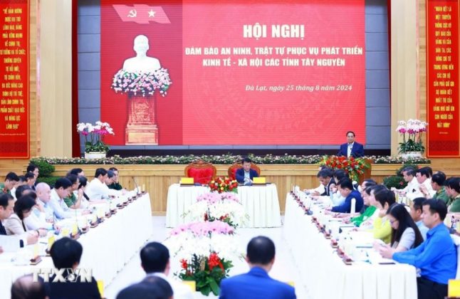 8 min 23 646x420 - Thủ tướng chủ trì Hội nghị đảm bảo an ninh trật tự các tỉnh Tây Nguyên