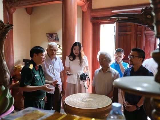 Một số h&igrave;nh ảnh của nh&agrave; văn Ph&ugrave;ng Văn Khai 6