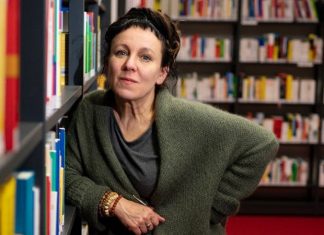 Olga Tokarczuk: Những bài học về sự nhún nhường