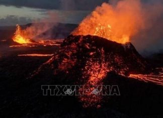 Núi lửa Sundhnuks ở Iceland phun trào