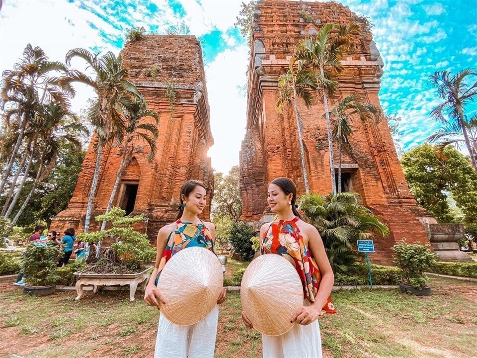 Tháp Đôi Quy Nhơn – di tích mang vẻ đẹp hiếm có ở vùng đất võ