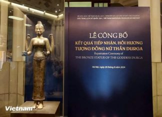 Tượng nữ thần Durga lần đầu ra mắt công chúng kể từ khi hồi hương Tượng nữ thần Durga lần đầu ra mắt công chúng kể từ khi hồi hương