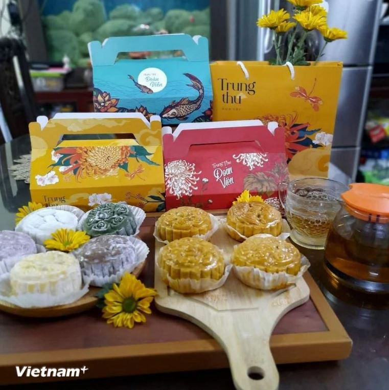 Người Việt sử dụng nhiều tên gọi khác nhau để chỉ Tết Trung Thu, mỗi tên đều gắn với những ý nghĩa biểu tượng khác nhau.
