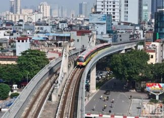 Người dân hào hứng với tuyến đường sắt đô thị Nhổn - ga Hà Nội
