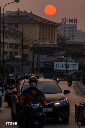 Chiều Thu nhẹ nh&agrave;ng, l&atilde;ng mạn giữa phố phường H&agrave; Nội. (Ảnh: Phạm Tuấn Anh/TTXVN)
