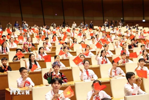C&aacute;c đại biểu &ldquo;Quốc hội trẻ em&rdquo; tại phi&ecirc;n họp. (Ảnh: Thống Nhất/TTXVN)