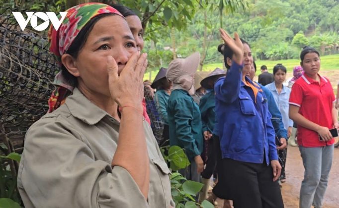 Tạm biệt những người l&iacute;nh Cụ Hồ với l&ograve;ng biết ơn s&acirc;u sắc nhất từ L&agrave;ng Nủ