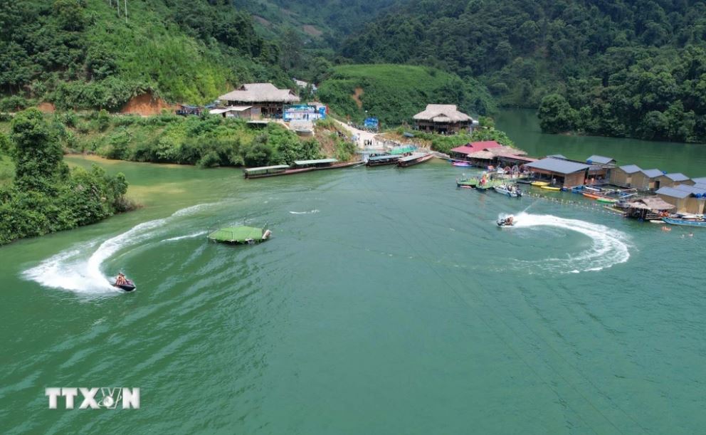 Vịnh Pá Khôm có nhiều tiềm năng để phát triển du lịch, tạo sinh kế và góp phần tăng thu nhập cho người dân Than Uyên, Lai Châu.
