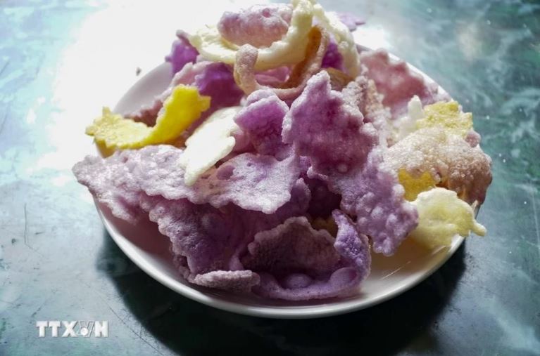 Những chiếc bánh khẩu xén nhiều màu sắc.