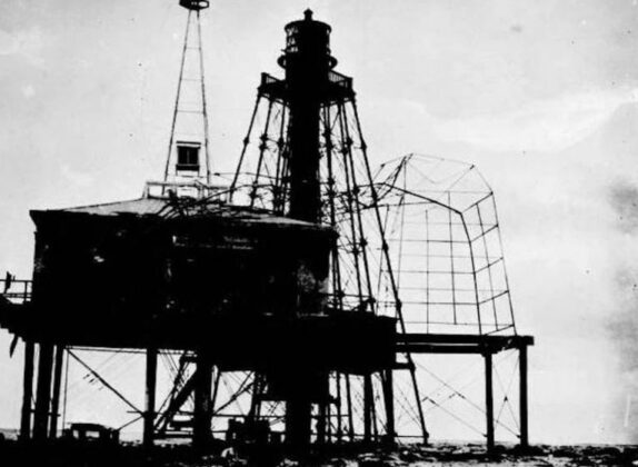 B&atilde;o Florida Keys t&agrave;n ph&aacute; nước Mỹ năm 1919.