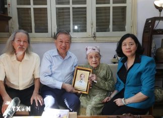 Tổng Bí thư, Chủ tịch nước đến thăm gia đình tác giả Quốc ca, Quốc huy Việt Nam Tổng Bí thư, Chủ tịch nước đến thăm gia đình tác giả Quốc ca, Quốc huy Việt Nam