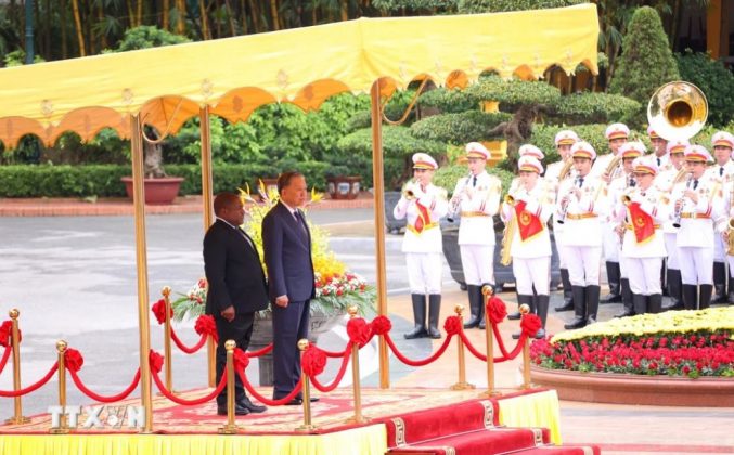 3 2 677x420 - Tổng Bí thư, Chủ tịch nước Tô Lâm chủ trì Lễ đón Tổng thống Mozambique