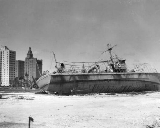 B&atilde;o Great Miami năm 1962 đ&atilde; đặt dấu chấm hết cho nền kinh tế b&ugrave;ng nổ của th&agrave;nh phố Miami.