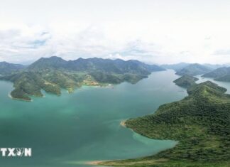 Chiêm ngưỡng vẻ đẹp hùng vỹ của vịnh Pá Khôm ở Lai Châu