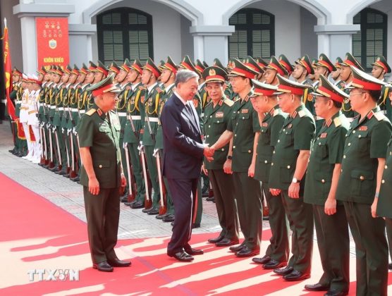 Tổng B&iacute; thư, Chủ tịch nước T&ocirc; L&acirc;m đến thăm v&agrave; l&agrave;m việc với Tổng cục II