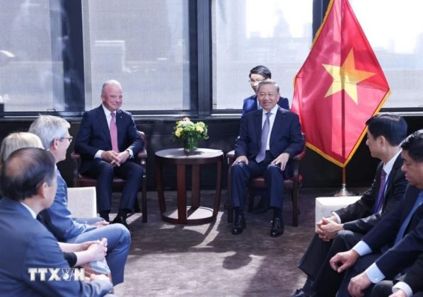 Tổng B&iacute; thư, Chủ tịch nước T&ocirc; L&acirc;m tiếp Tiến sỹ Brendan Nelson, Ph&oacute; Chủ tịch Cấp cao Tập đo&agrave;n Boeing ki&ecirc;m Chủ tịch Boeing Global.