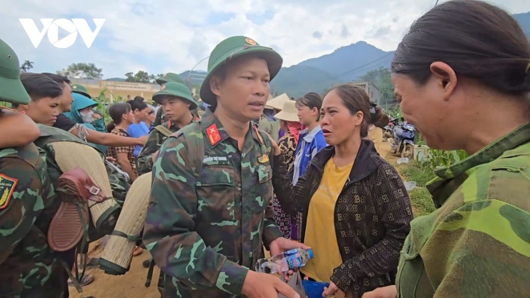 Xúc động ngày bộ đội chia tay Làng Nủ Xúc động ngày bộ đội chia tay Làng Nủ