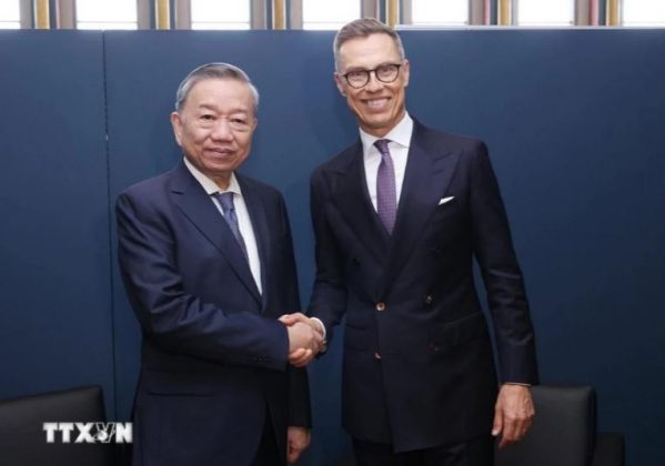 Tổng B&iacute; thư, Chủ tịch nước T&ocirc; L&acirc;m gặp Tổng thống Phần Lan Alexander Stubb.