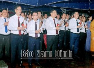 Dâng hương tưởng niệm các vị Vua Trần và 724 năm Ngày mất Quốc công Tiết chế Hưng Đạo Đại vương Trần Quốc Tuấn Dâng hương tưởng niệm các vị Vua Trần và 724 năm Ngày mất Quốc công Tiết chế Hưng Đạo Đại vương Trần Quốc Tuấn