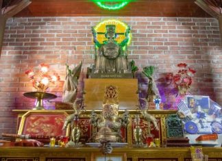 Danh thần phụng sự 3 đời vua Trần Danh thần phụng sự 3 đời vua Trần
