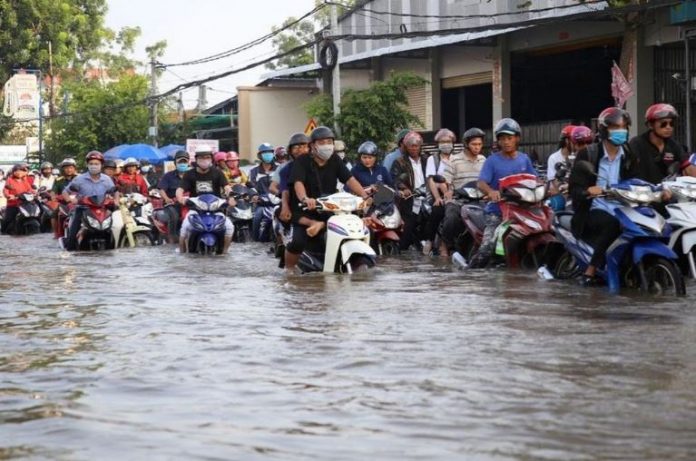 Đồng bằng sông Cửu Long khẩn trương ứng phó với triều cường Đồng bằng sông Cửu Long khẩn trương ứng phó với triều cường