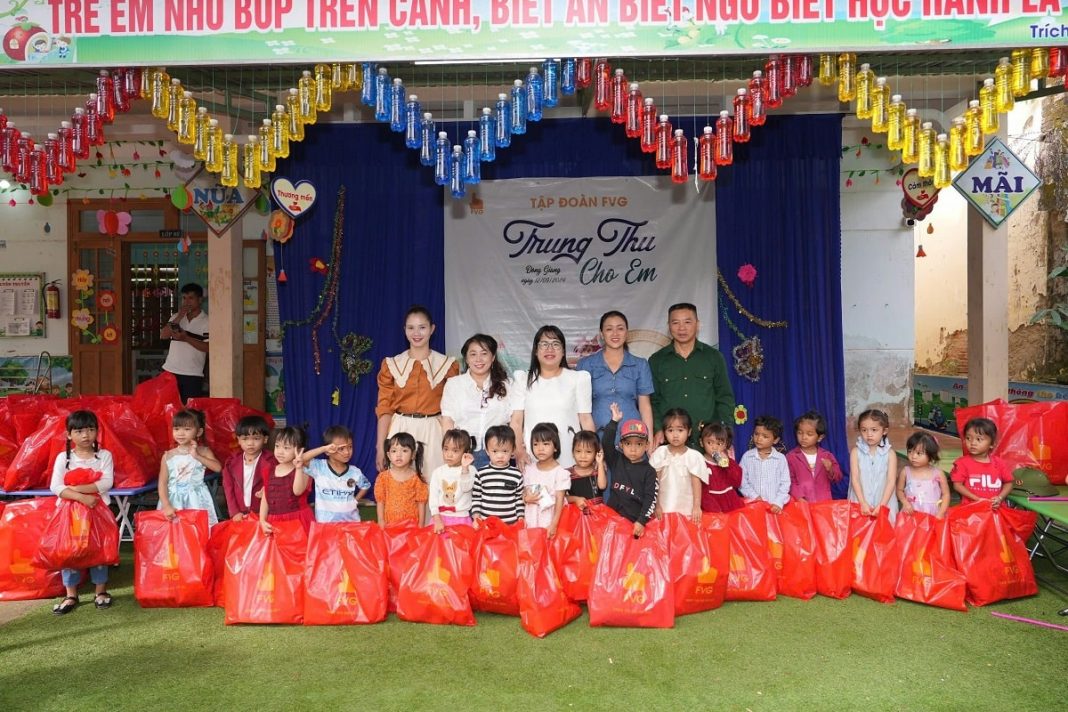 Chương trình “Trung thu cho em” tại huyện miền núi Đông Giang Chương trình “Trung thu cho em” tại huyện miền núi Đông Giang