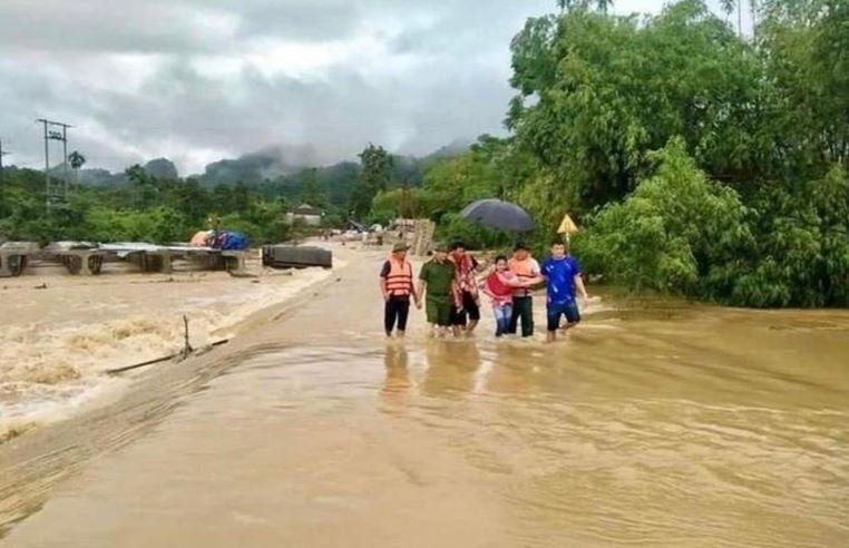 Nhieu thiet hai do anh huong cua bao so 4 min 1 - Nhiều thiệt hại do ảnh hưởng của bão số 4 tại các tỉnh miền Trung