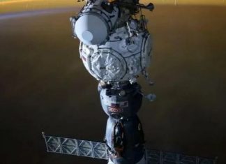 Tàu vũ trụ Soyuz MS-25 của Nga đưa 3 phi hành gia về Trái Đất