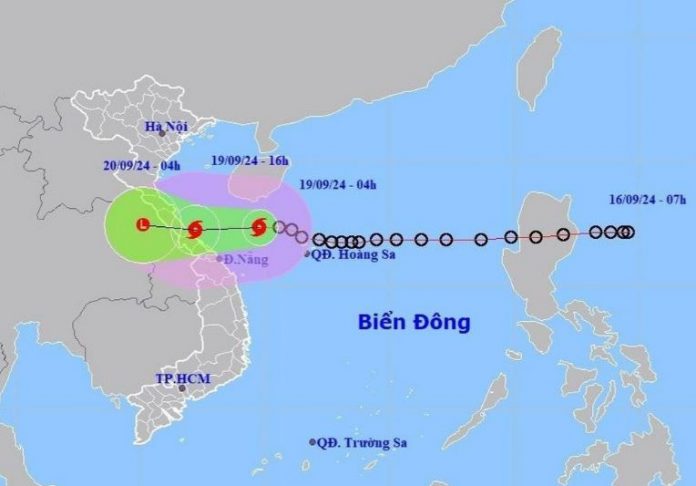 Tin bão số 4 khẩn cấp: Gió giật cấp 10, cách Đà Nẵng hơn 200km