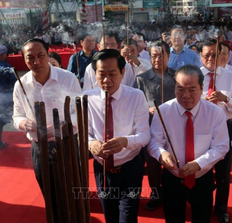 Lãnh đạo tỉnh Kiên Giang dâng hương tưởng niệm Anh hùng dân tộc Nguyễn Trung Trực.