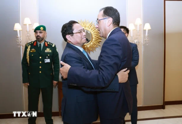 Thủ tướng Phạm Minh Ch&iacute;nh gặp Thủ tướng Ai Cập Mostafa Madbouly.