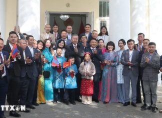 Tổng Bí thư, Chủ tịch nước thăm cộng đồng người Việt Nam tại Mông Cổ