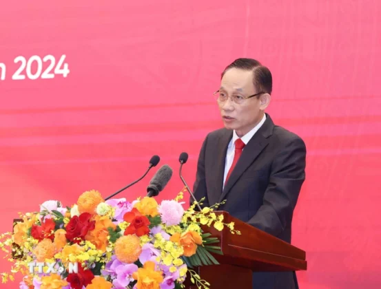 Đồng ch&iacute; L&ecirc; Ho&agrave;i Trung, B&iacute; thư Trung ương Đảng, Trưởng Ban Đối ngoại Trung ương đọc diễn văn Lễ kỷ niệm. (Ảnh: Phương Hoa/TTXVN)