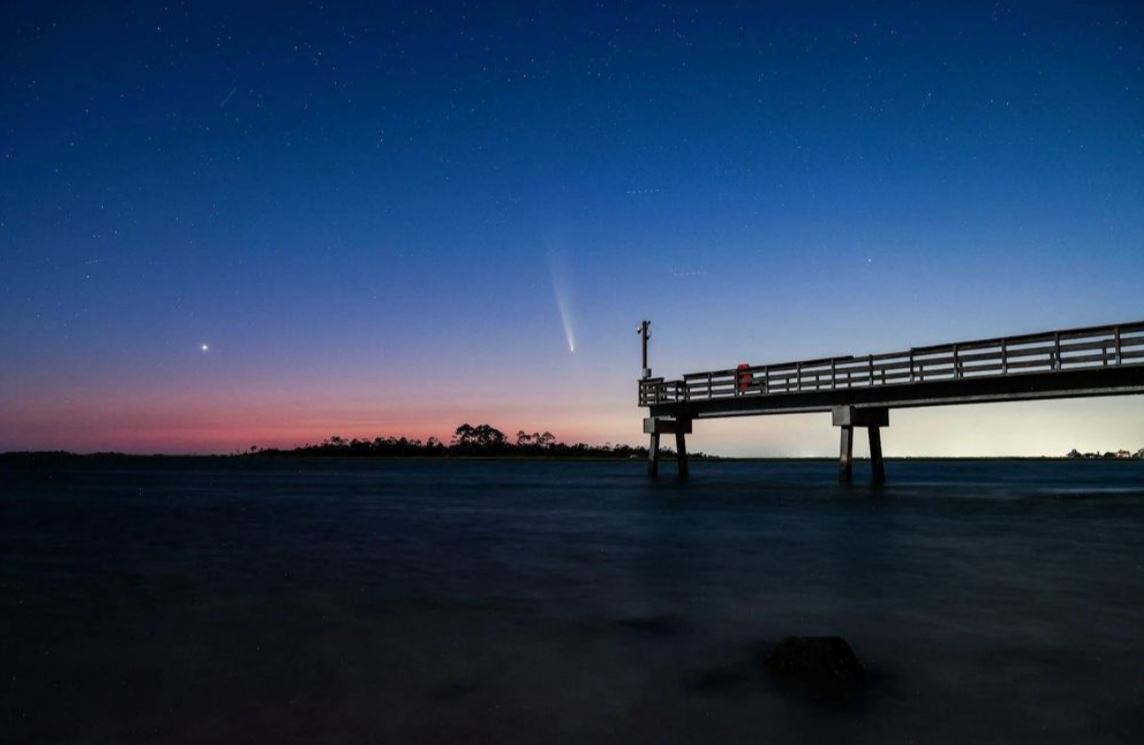 Sao chổi C/2023 A3 (Tsuchinshan-ATLAS) trên đảo Tybee, Georgia, ngày 13/10. (Ảnh: Reuters)